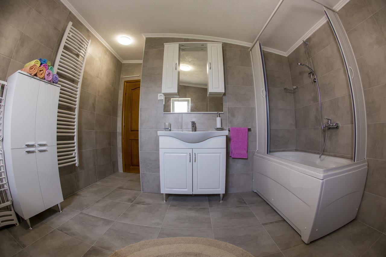 Lux Apartments Fabris Kotor Luaran gambar