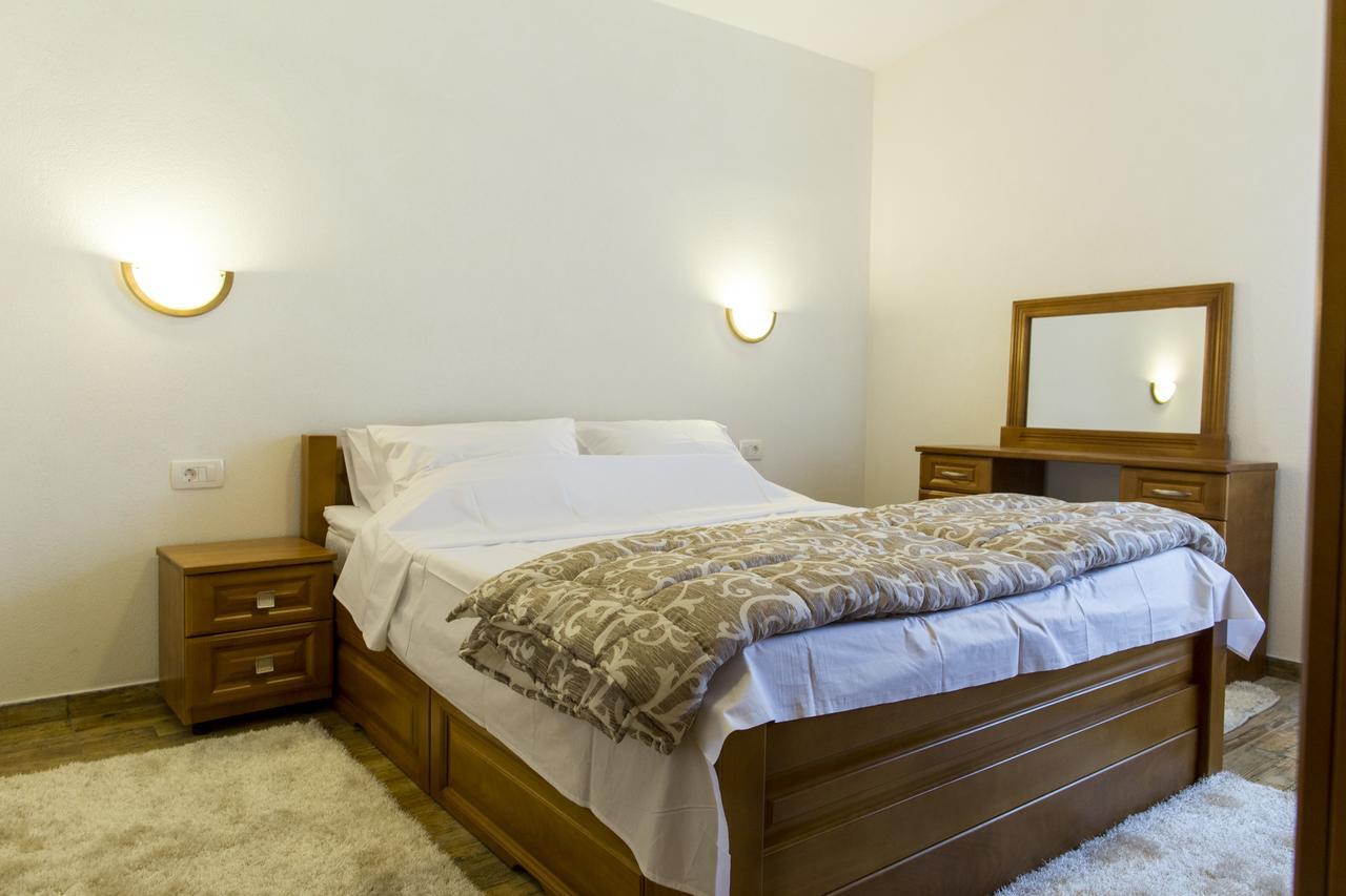 Lux Apartments Fabris Kotor Luaran gambar