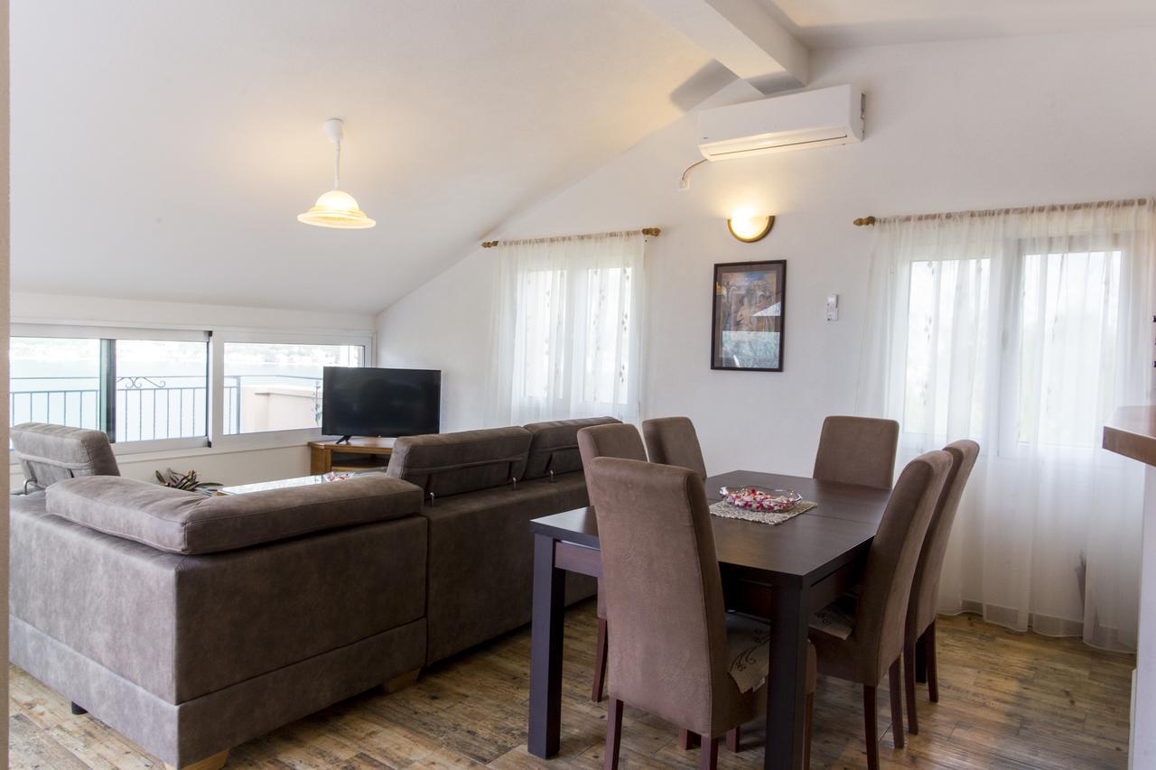 Lux Apartments Fabris Kotor Luaran gambar