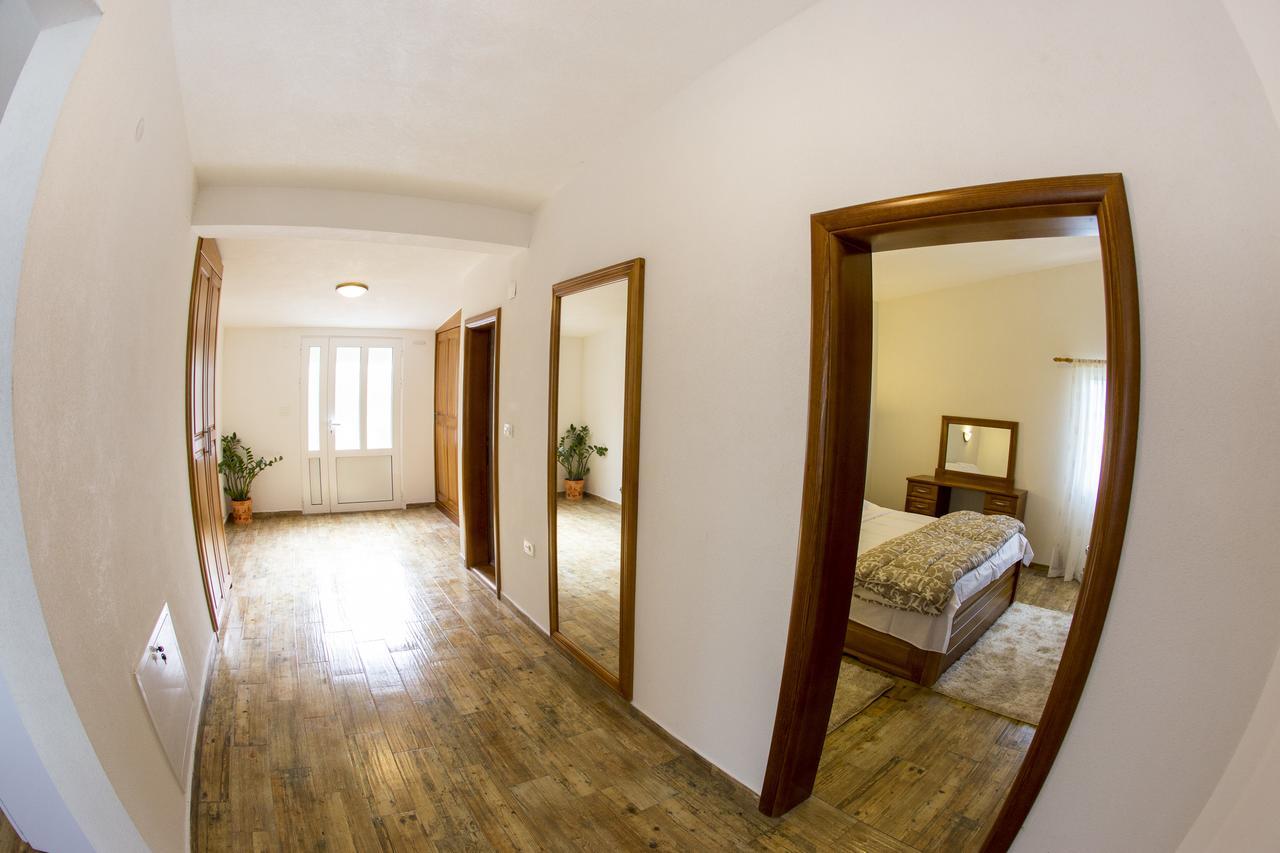 Lux Apartments Fabris Kotor Luaran gambar