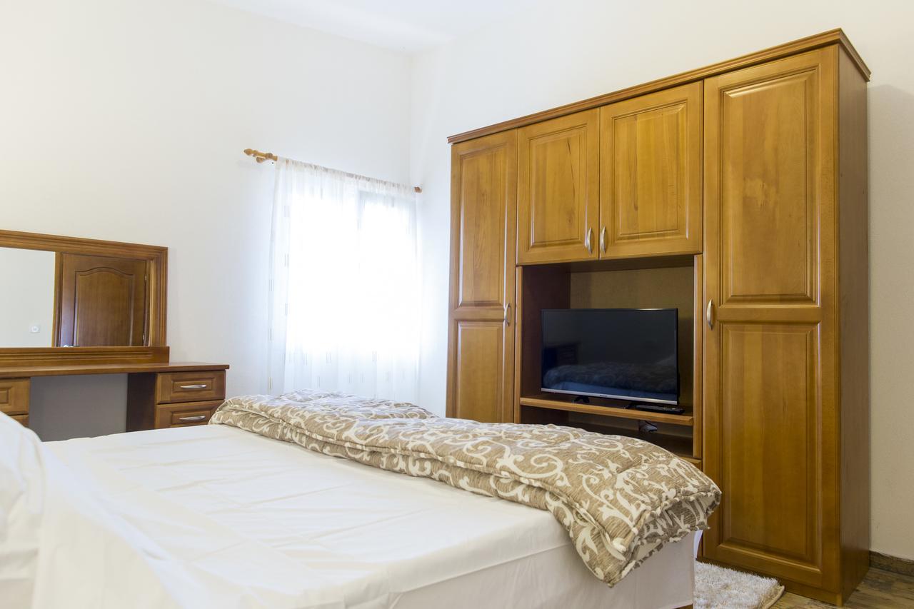 Lux Apartments Fabris Kotor Luaran gambar