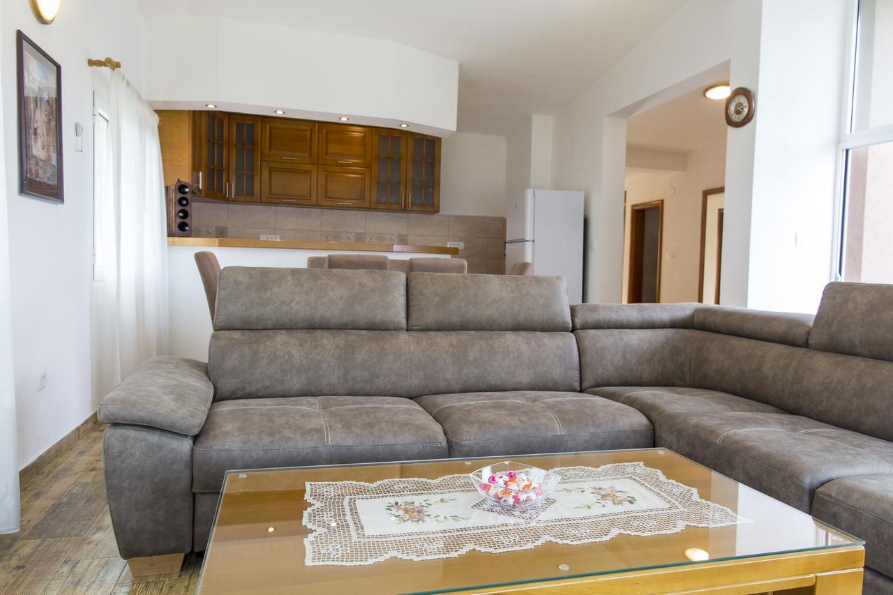 Lux Apartments Fabris Kotor Luaran gambar