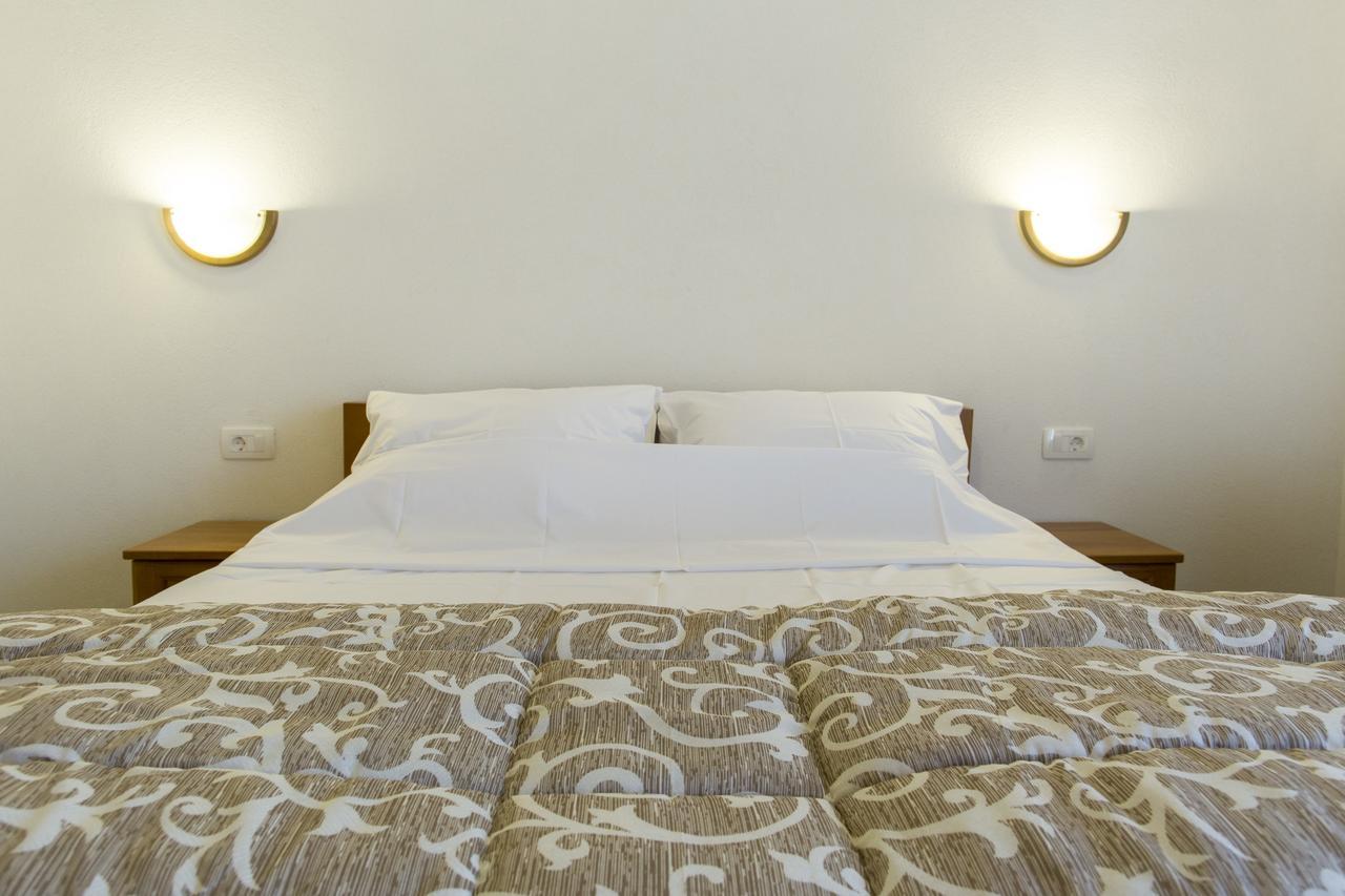 Lux Apartments Fabris Kotor Luaran gambar