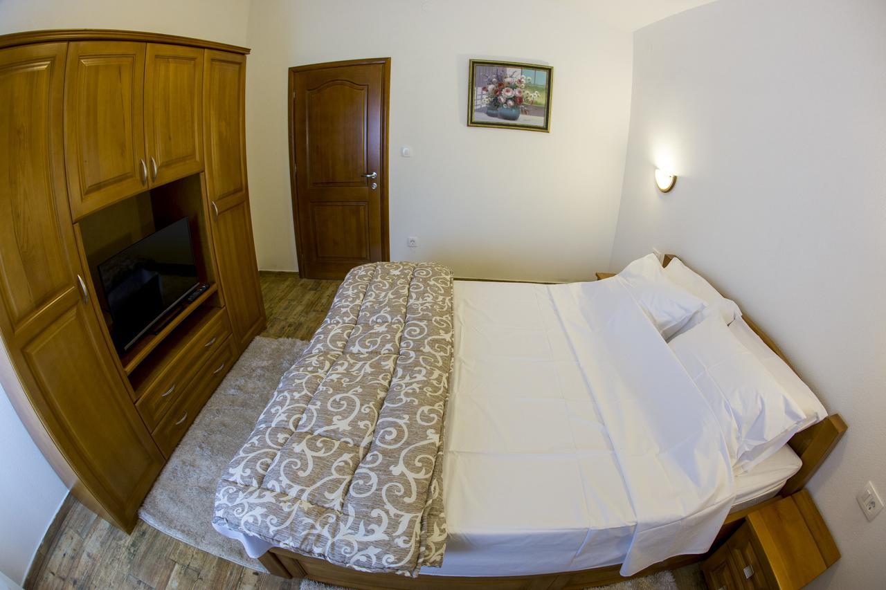 Lux Apartments Fabris Kotor Luaran gambar